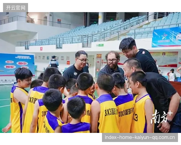 詹姆斯携手学校开启体育新篇章，推动青少年健康成长